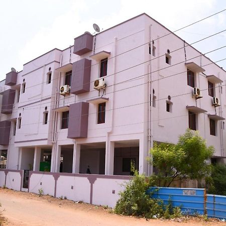 Aishwaryam Deshna Service Apartment Ambattur Madras Buitenkant foto